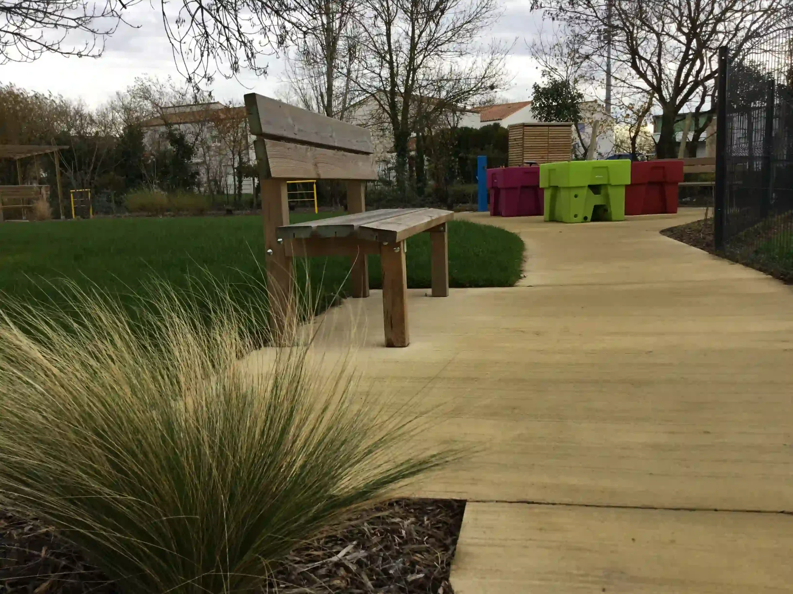 Jardinessences intervient pour les collectivité en charente, pour l'aménagement des espaces publics