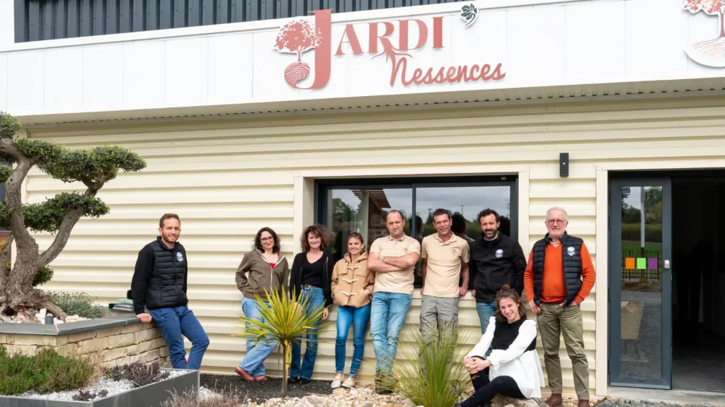 L'équipe de Jardinessences, des professionnels du paysagisme au service des particuliers et professionnels en Charente et Charente-Maritime